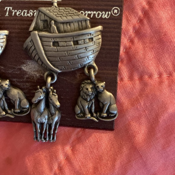 New Pierced Noah’s Arch Earrings - Picture 2 of 2